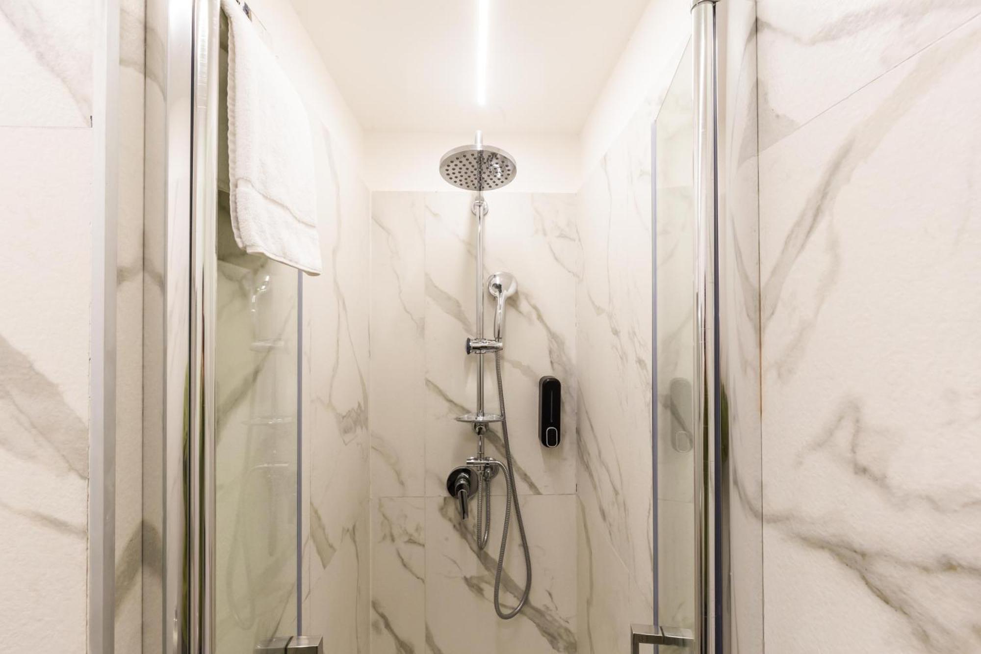 Cavour Luxury Rooms - Lr Collection Roma Exterior foto