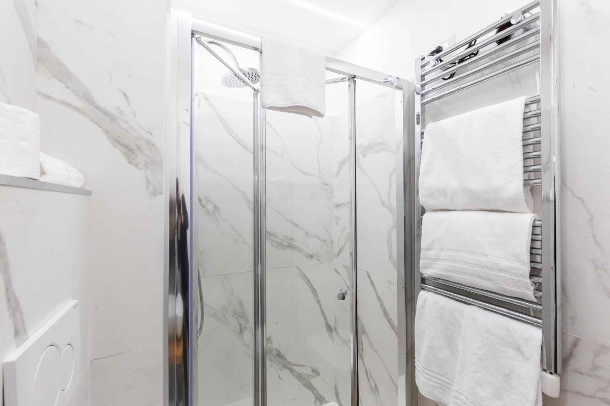 Cavour Luxury Rooms - Lr Collection Roma Exterior foto